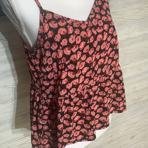 Silky feeling rose pattern ruffle bottom tank - Picture 5 of 6